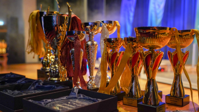 Čempinātu uzvarētāju kausi