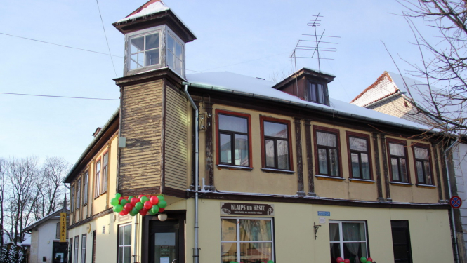 Durvis vēris mājražotāju un amatnieku produkcijas veikals “Klaips un Kaste"