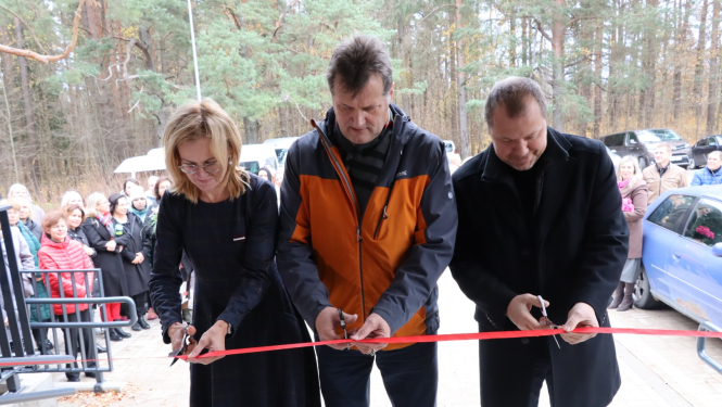 Specializētās darbnīcas lentes pārgriešana