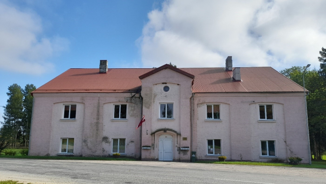 Tirgus izpētē par jumta tekņu nomaiņu un sniega barjeras uzstādīšanu Vānes pagasta kultūras namam