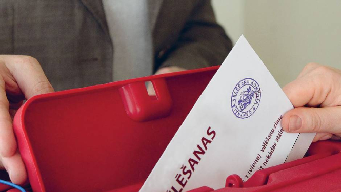 Vēlēšanu urna un biļetens