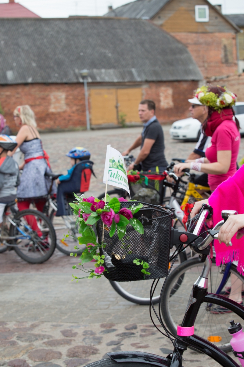 Velobrauciens "Ar rozēm pa Tukumu"