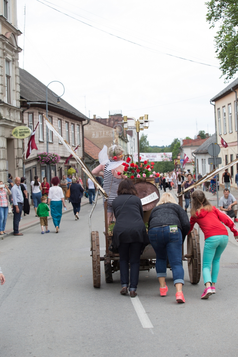 Velobrauciens "Ar rozēm pa Tukumu"