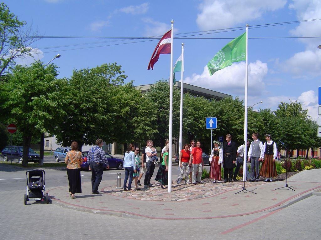 Dziesmu svētku karoga pacelšana