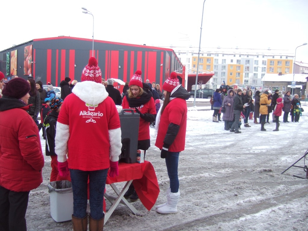 Eņģeļu ekspresis Tukumā un Katrīnas laukuma egles rot