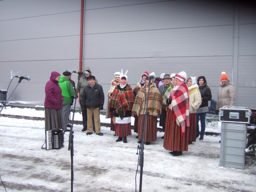 Eņģeļu ekspresis Tukumā un Katrīnas laukuma egles rot