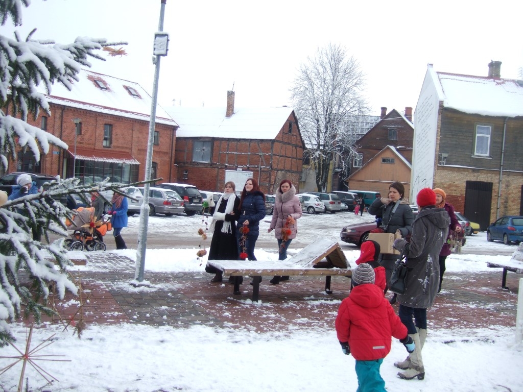 Eņģeļu ekspresis Tukumā un Katrīnas laukuma egles rot