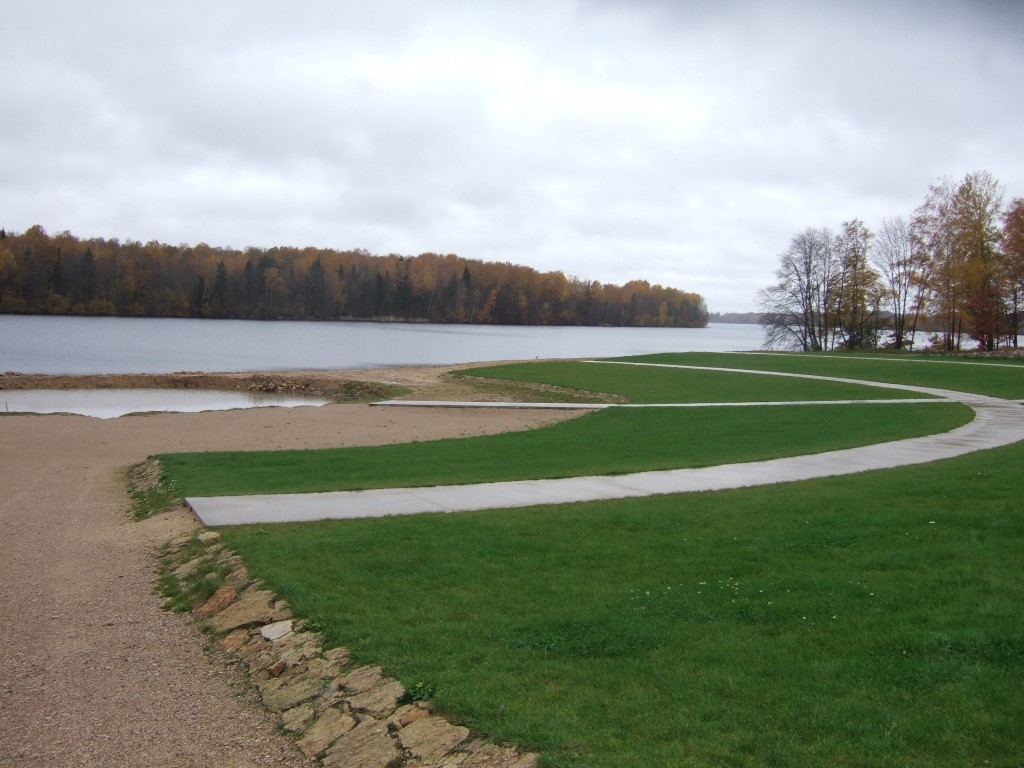 Ozola stādīšana Likteņdārzā