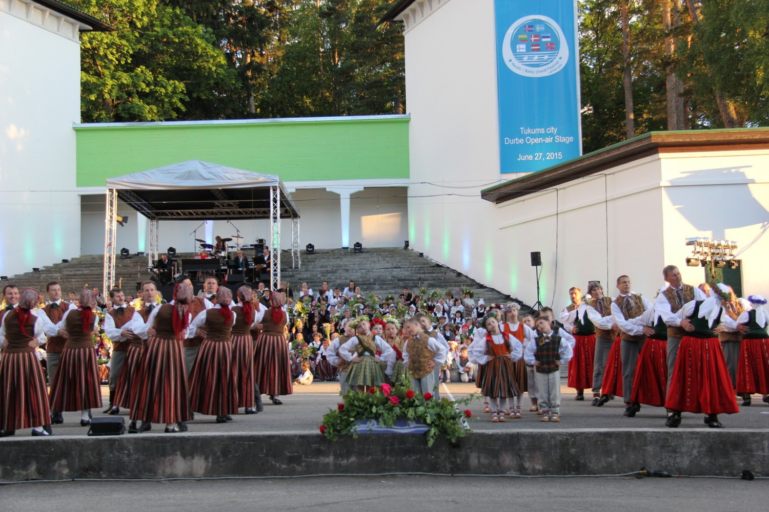 VIII Ziemeļu un Baltijas valstu Dziesmu svētku ieskaņu koncerts Durbes estrādē