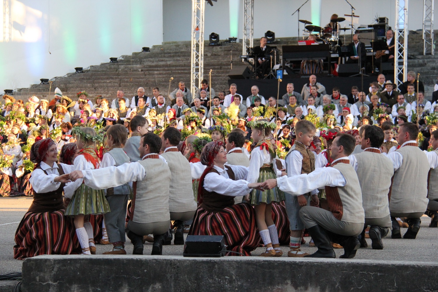 VIII Ziemeļu un Baltijas valstu Dziesmu svētku ieskaņu koncerts Durbes estrādē