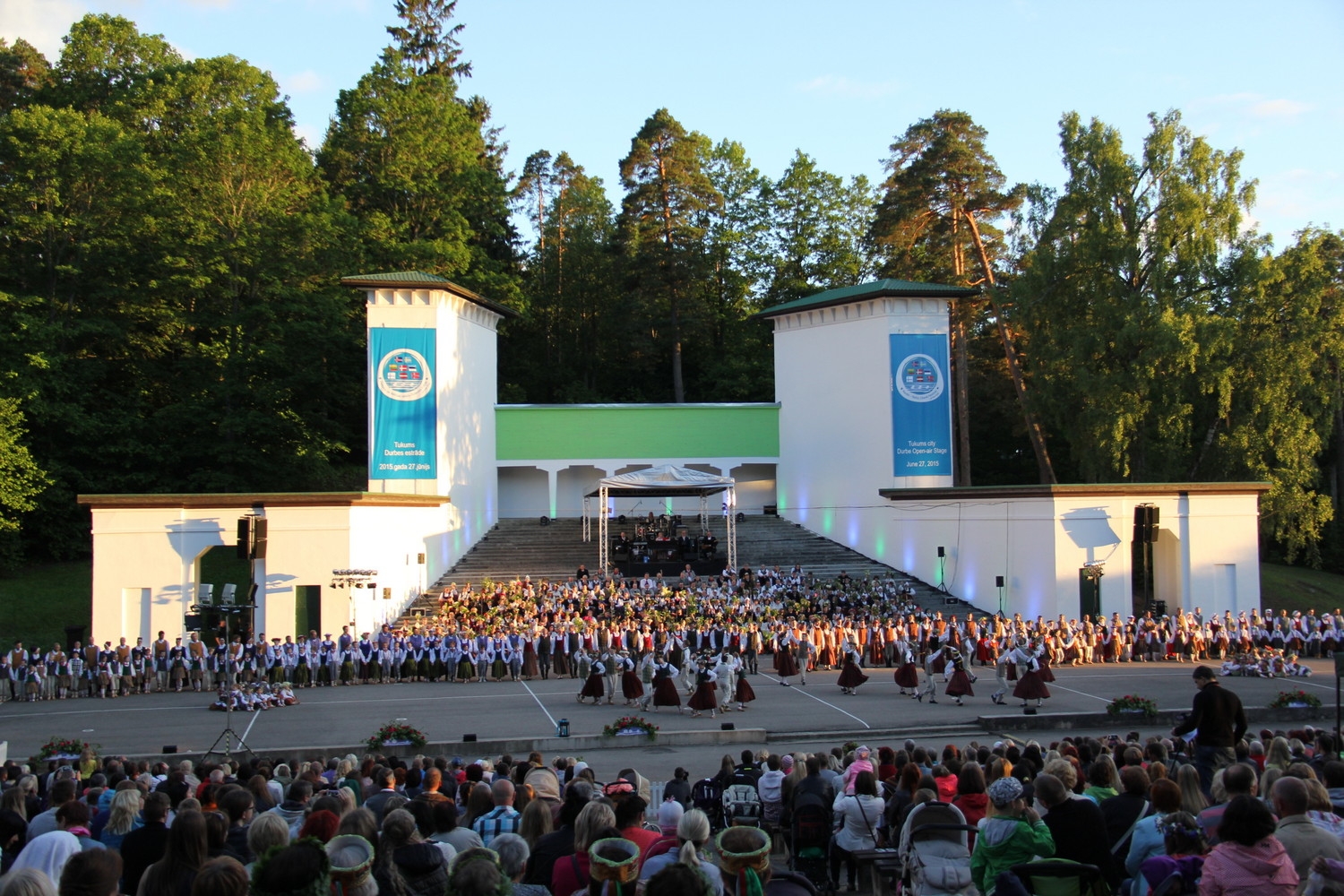 VIII Ziemeļu un Baltijas valstu Dziesmu svētku ieskaņu koncerts Durbes estrādē