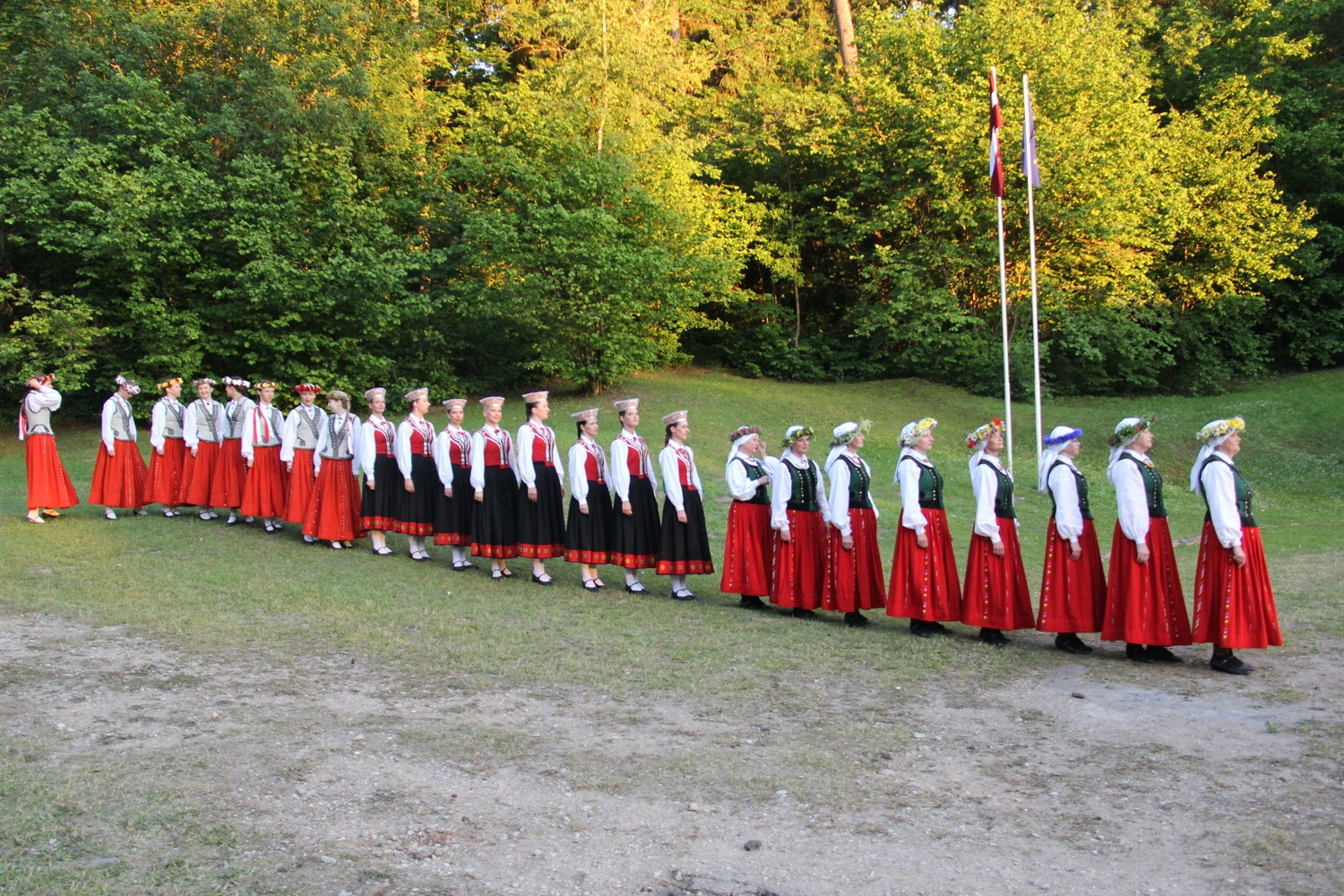 VIII Ziemeļu un Baltijas valstu Dziesmu svētku ieskaņu koncerts Durbes estrādē