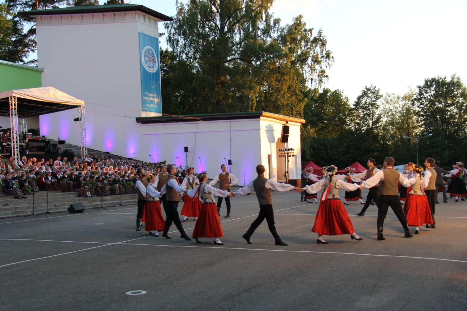 VIII Ziemeļu un Baltijas valstu Dziesmu svētku ieskaņu koncerts Durbes estrādē