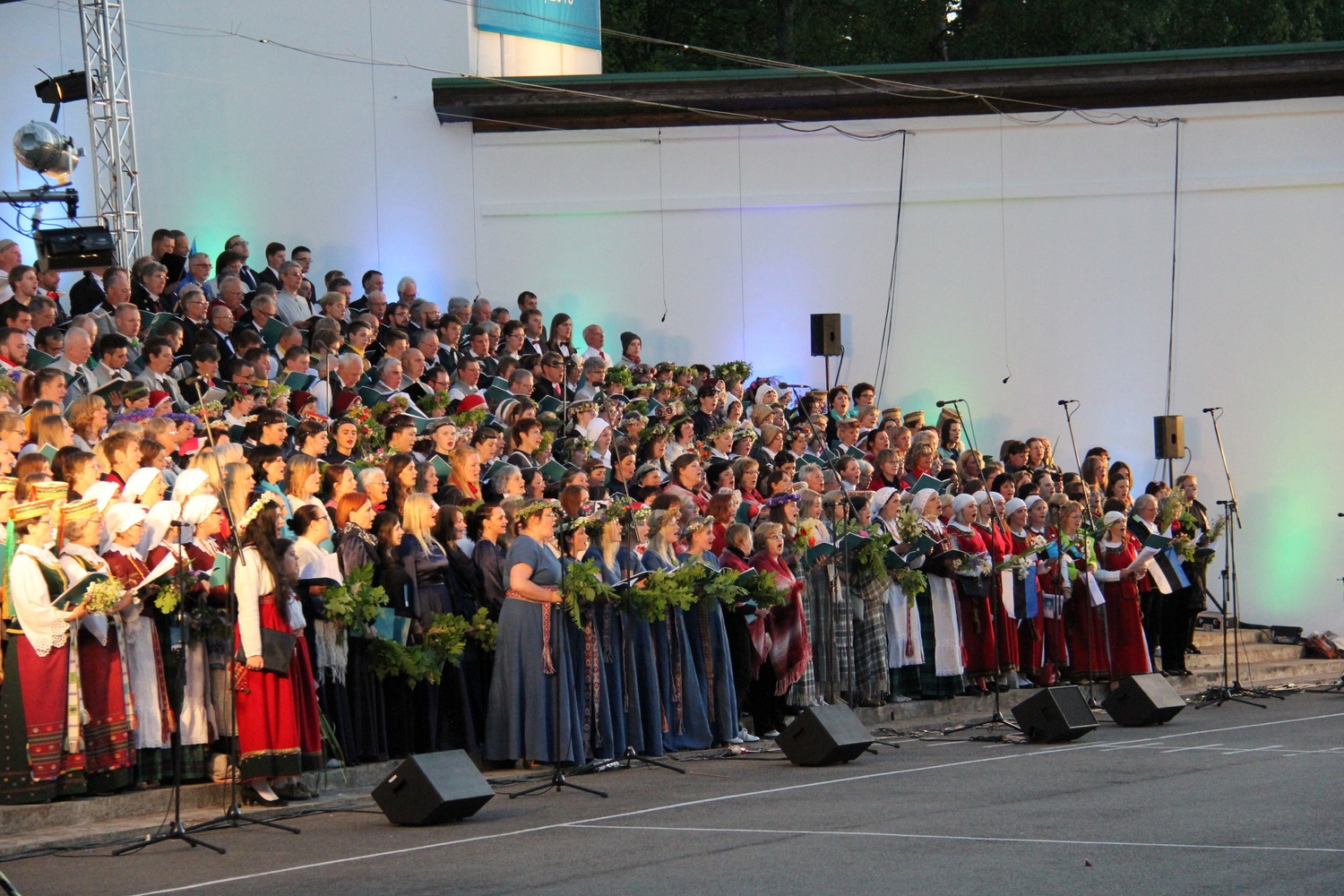 VIII Ziemeļu un Baltijas valstu Dziesmu svētku ieskaņu koncerts Durbes estrādē