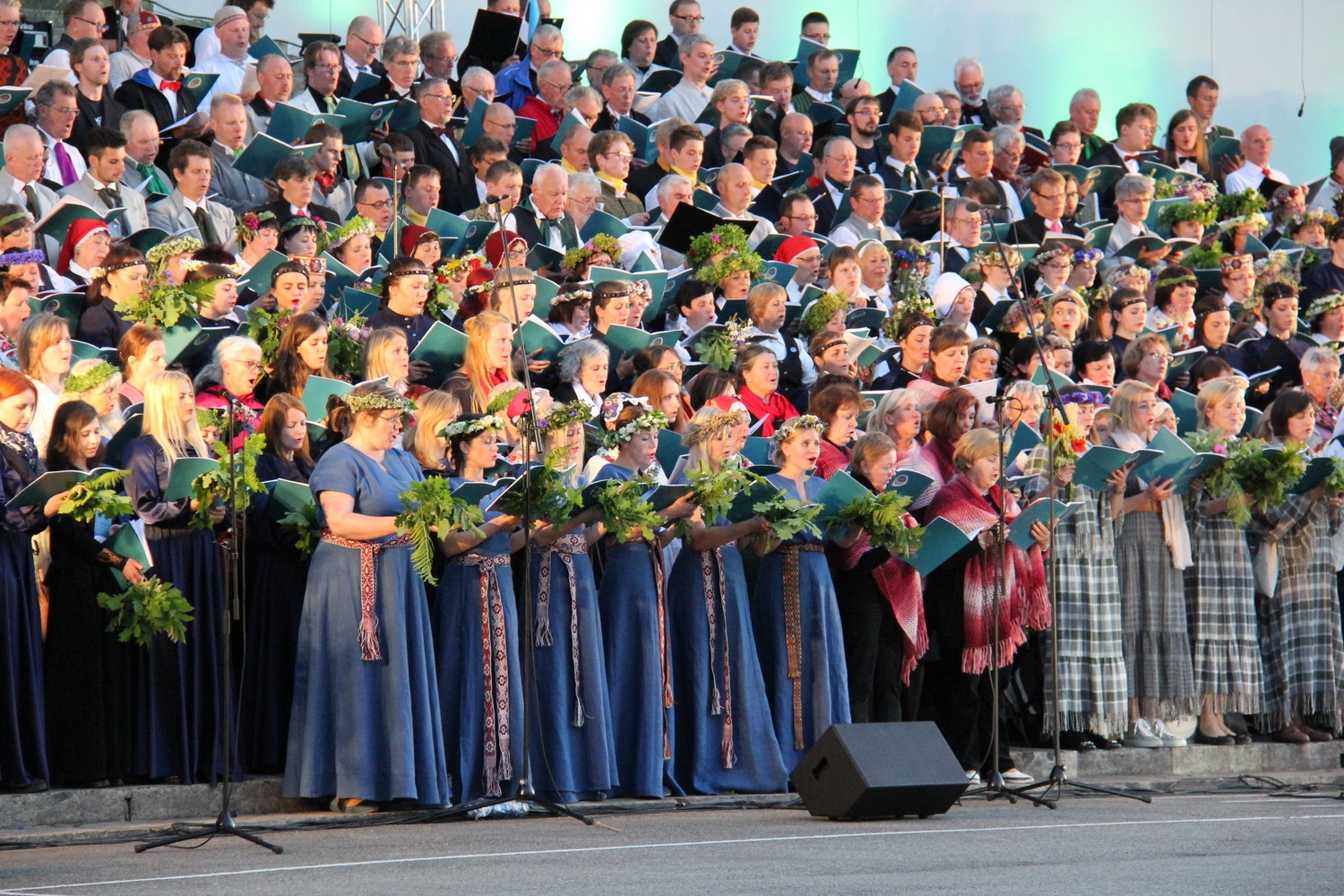 VIII Ziemeļu un Baltijas valstu Dziesmu svētku ieskaņu koncerts Durbes estrādē