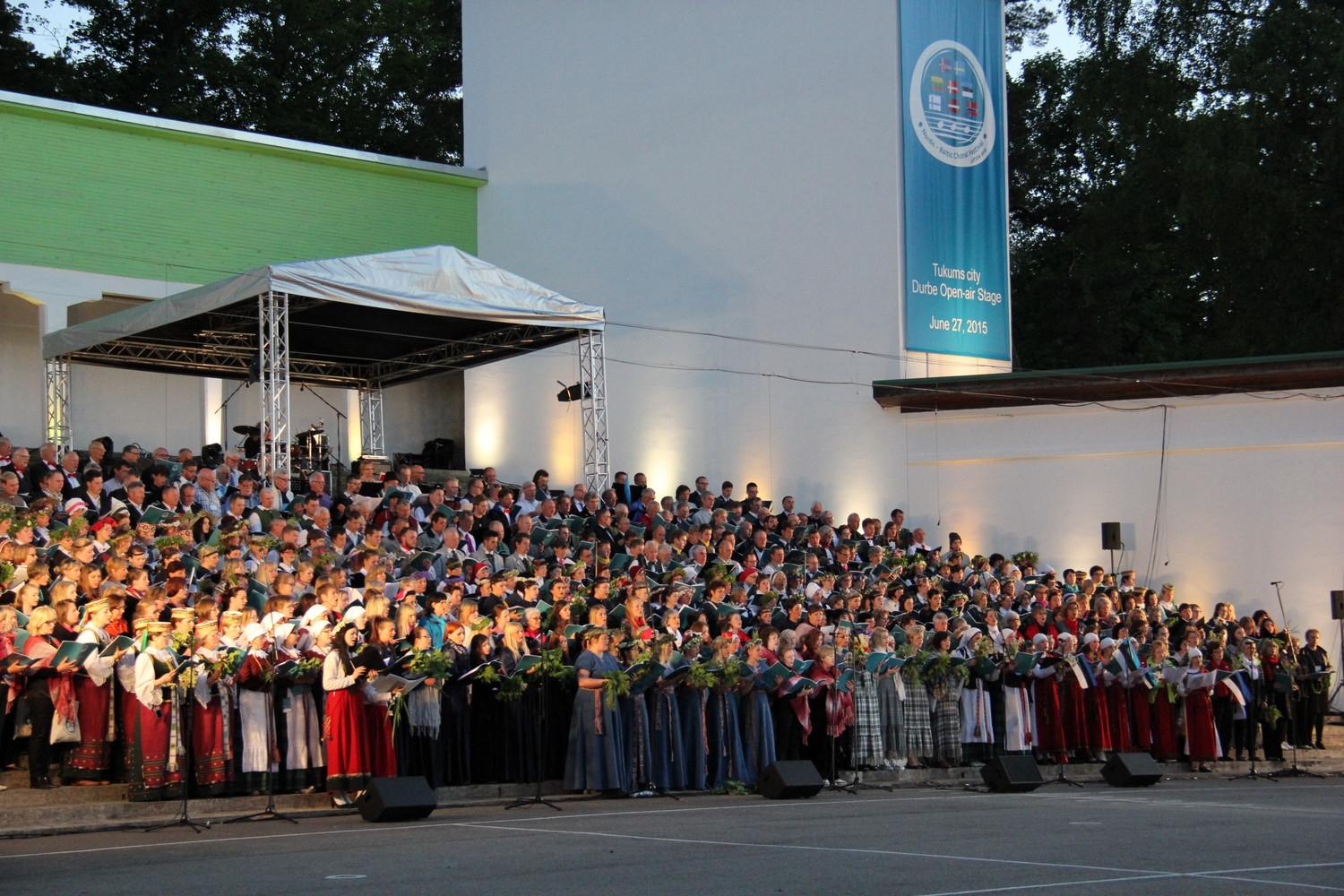 VIII Ziemeļu un Baltijas valstu Dziesmu svētku ieskaņu koncerts Durbes estrādē