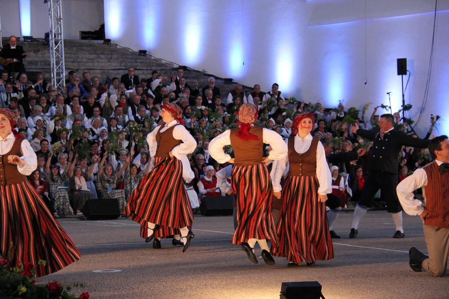 VIII Ziemeļu un Baltijas valstu Dziesmu svētku ieskaņu koncerts Durbes estrādē