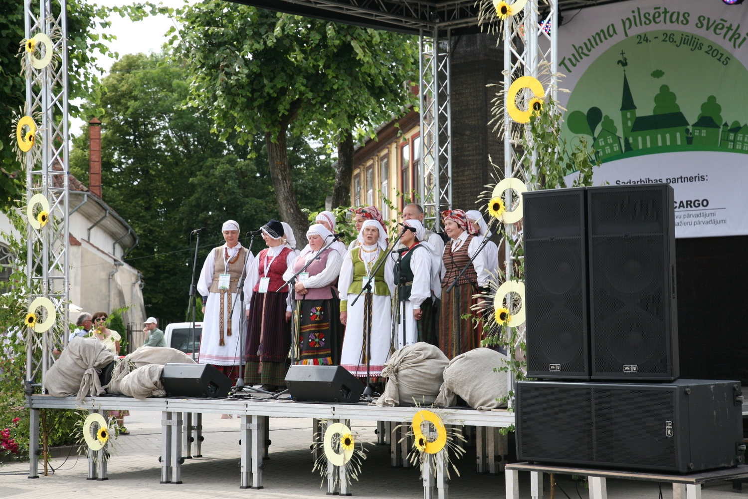 25.jūlijs - Pilsētas svētku pasākumi un rosība Brīvības laukumā, Harmonijas ielā un citur pilsētā (no plkst.12.00 līdz 19.00)