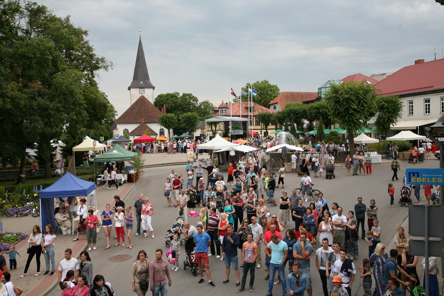 25.jūlijs - Pilsētas svētku pasākumi un rosība Brīvības laukumā, Harmonijas ielā un citur pilsētā (no plkst.12.00 līdz 19.00)