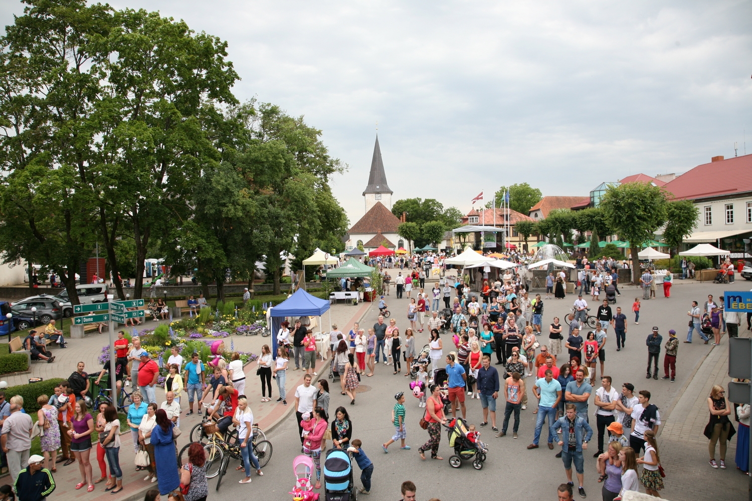 25.jūlijs - Pilsētas svētku pasākumi un rosība Brīvības laukumā, Harmonijas ielā un citur pilsētā (no plkst.12.00 līdz 19.00)