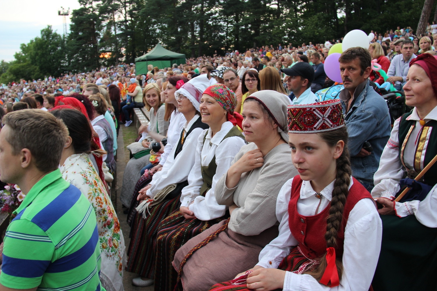 Tukuma pilsētas svētku 20 gadu jubilejas pasākums "Tukums kāpj kalnā" Durbes estrādē