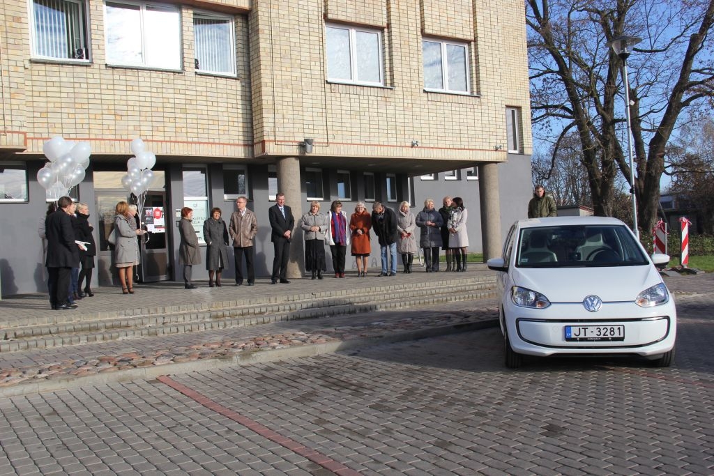 Pa Tukuma ielām ripos divi elektromobiļiLasīt vairāk