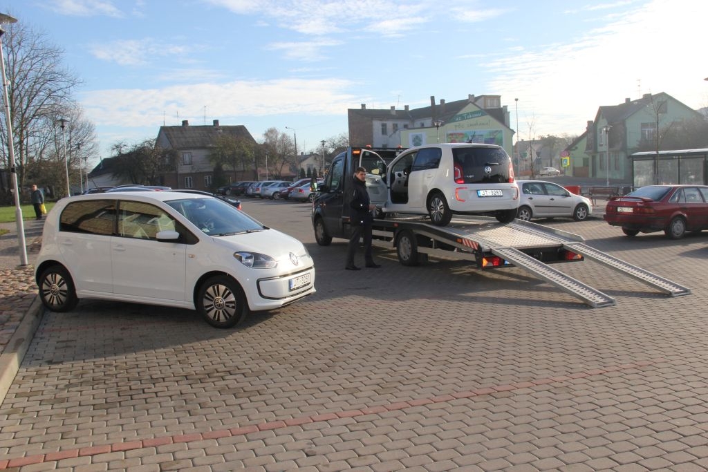 Pa Tukuma ielām ripos divi elektromobiļiLasīt vairāk