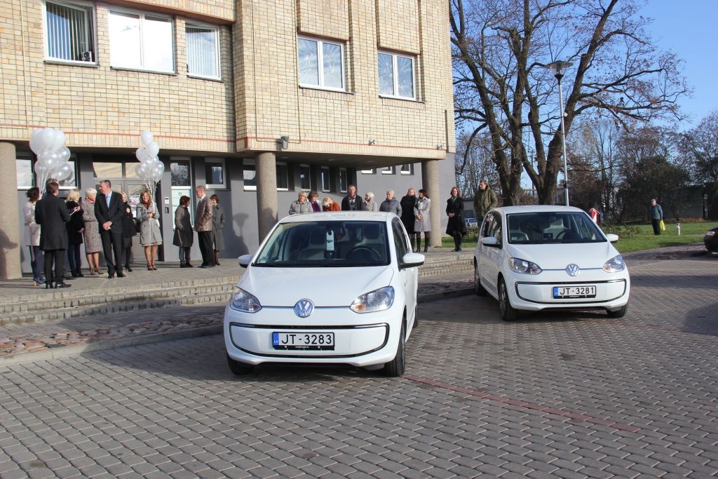 Pa Tukuma ielām ripos divi elektromobiļiLasīt vairāk