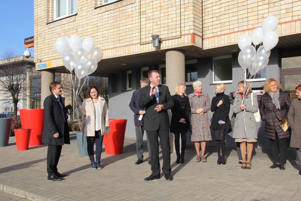 Pa Tukuma ielām ripos divi elektromobiļiLasīt vairāk