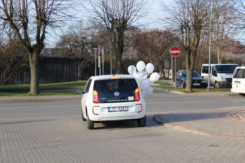 Pa Tukuma ielām ripos divi elektromobiļiLasīt vairāk