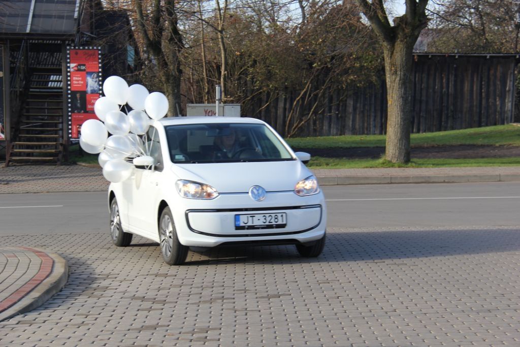 Pa Tukuma ielām ripos divi elektromobiļiLasīt vairāk