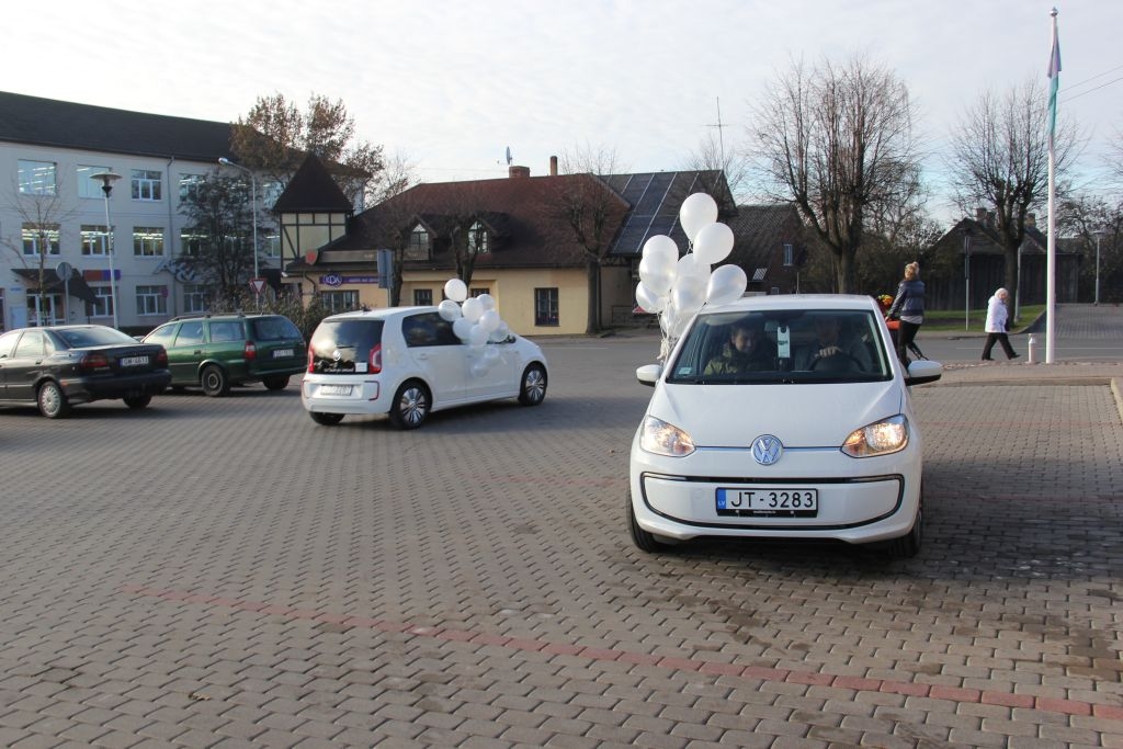 Pa Tukuma ielām ripos divi elektromobiļiLasīt vairāk