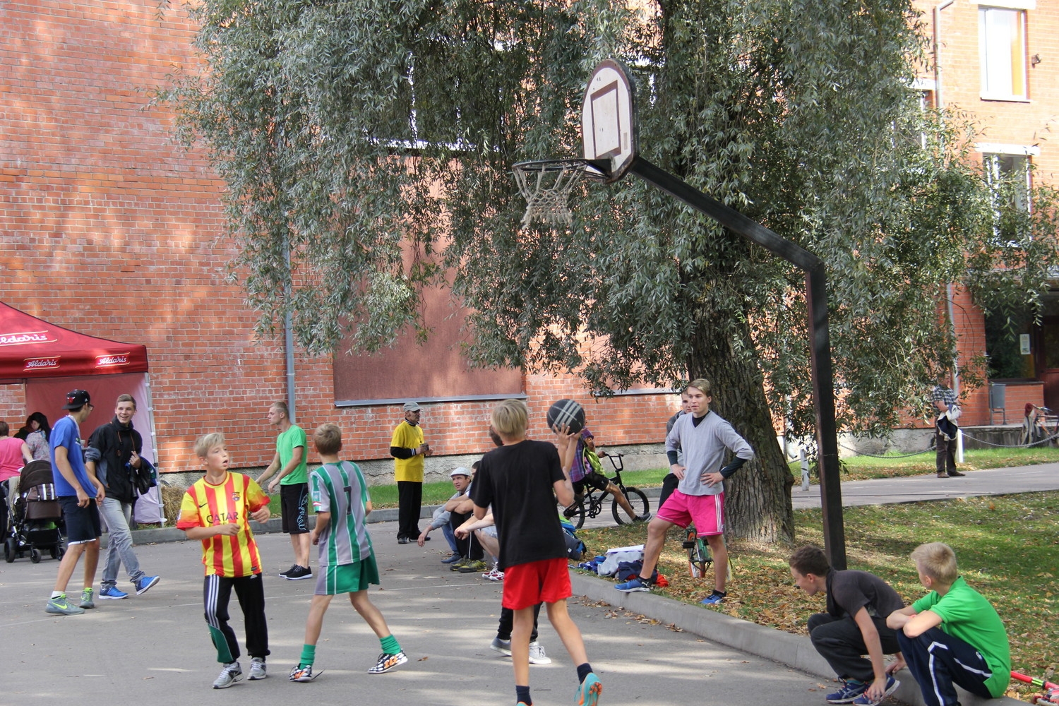 Aizvadīti pirmie Sporta un Veselības svētki Tukumā