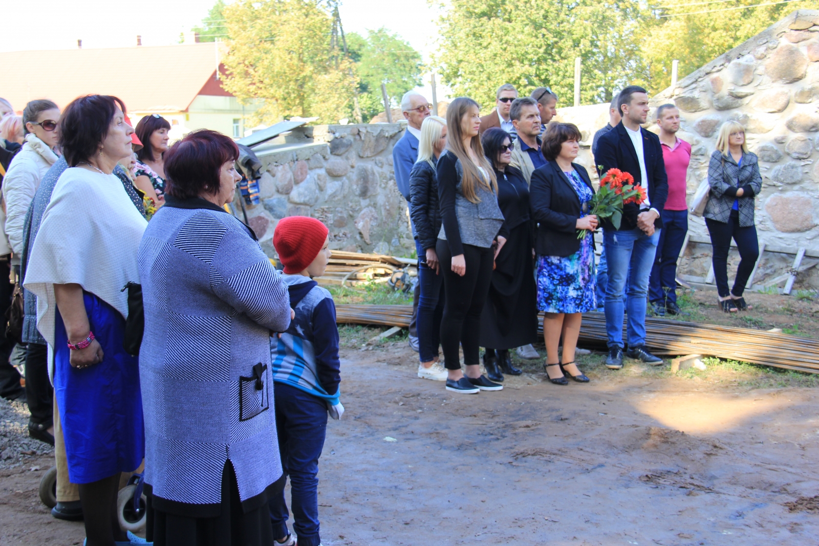 Ielieti un iesvētīti jaunās Džūkstes baznīcas pamati