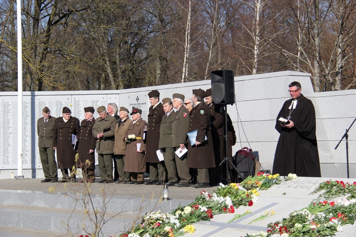 16.martā Lestenes Brāļu kapos notika latviešu leģionār