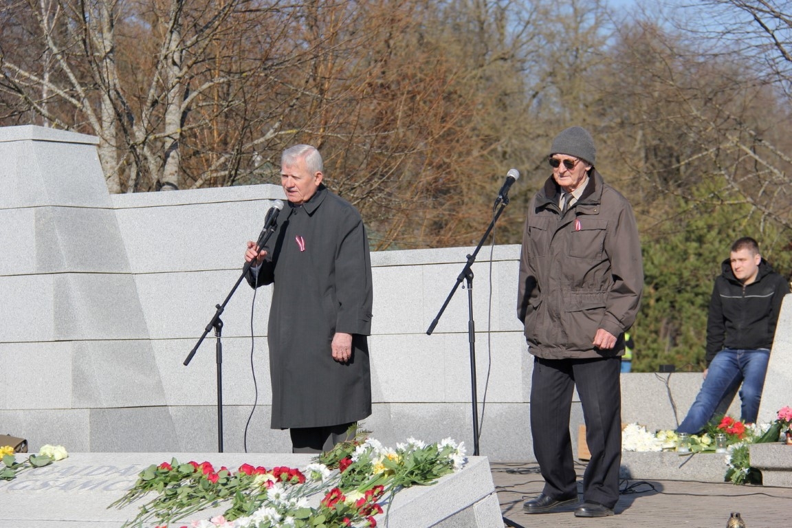 16.martā Lestenes Brāļu kapos notika latviešu leģionār
