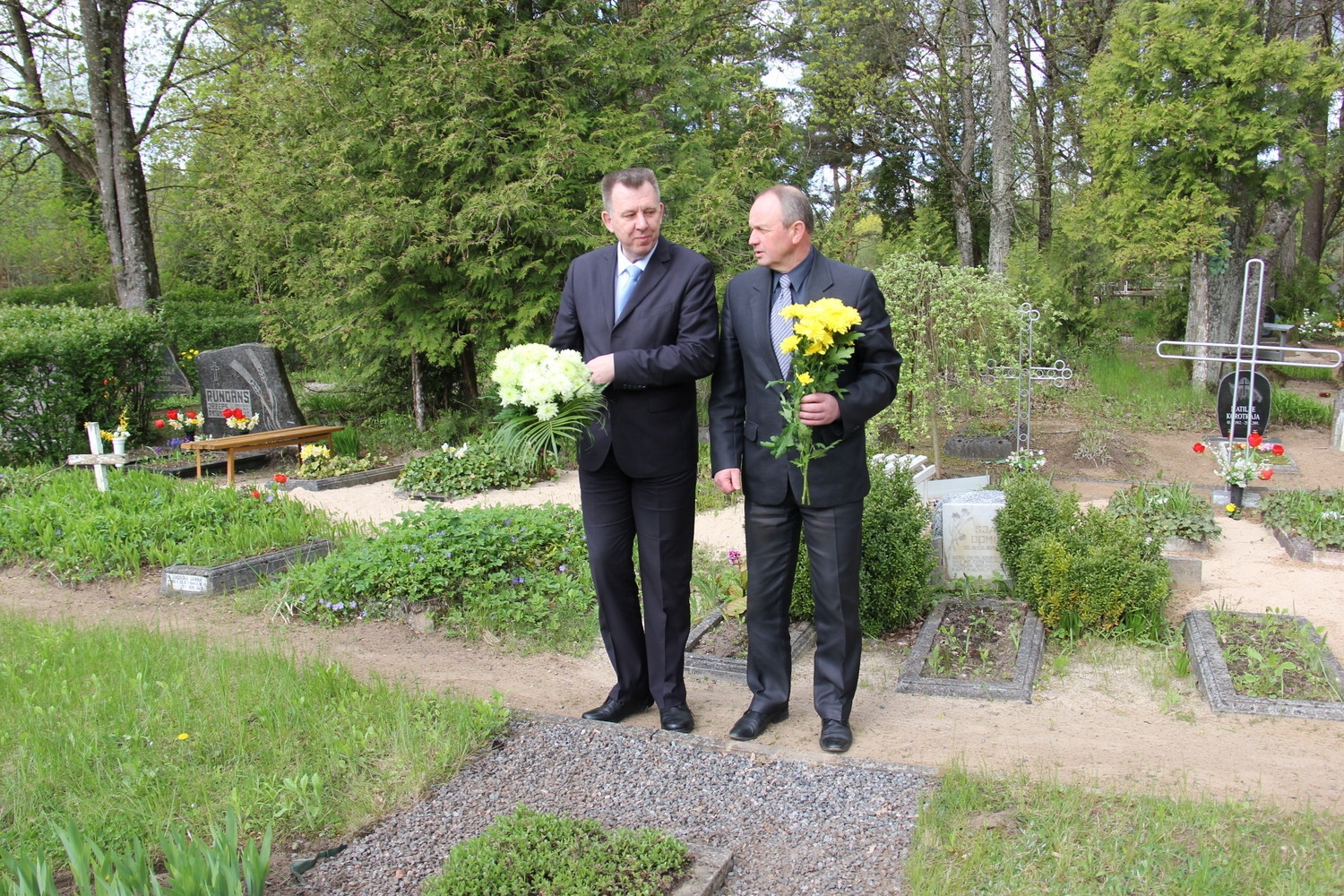 Tukuma novada Domes vadības ziedu nolikšana Otrā pasaules