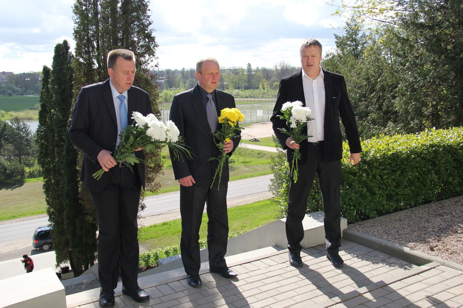 Tukuma novada Domes vadības ziedu nolikšana Otrā pasaules