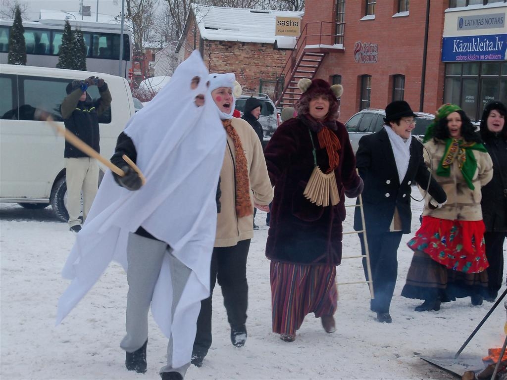 Katrīnas laukuma eglītes rotāšana 16.decembrī