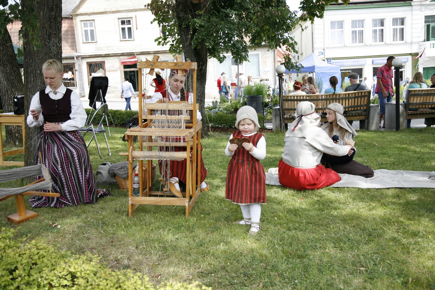 25.jūlijs - Pilsētas svētku pasākumi un rosība Brīvības laukumā, Harmonijas ielā un citur pilsētā (no plkst.12.00 līdz 19.00)