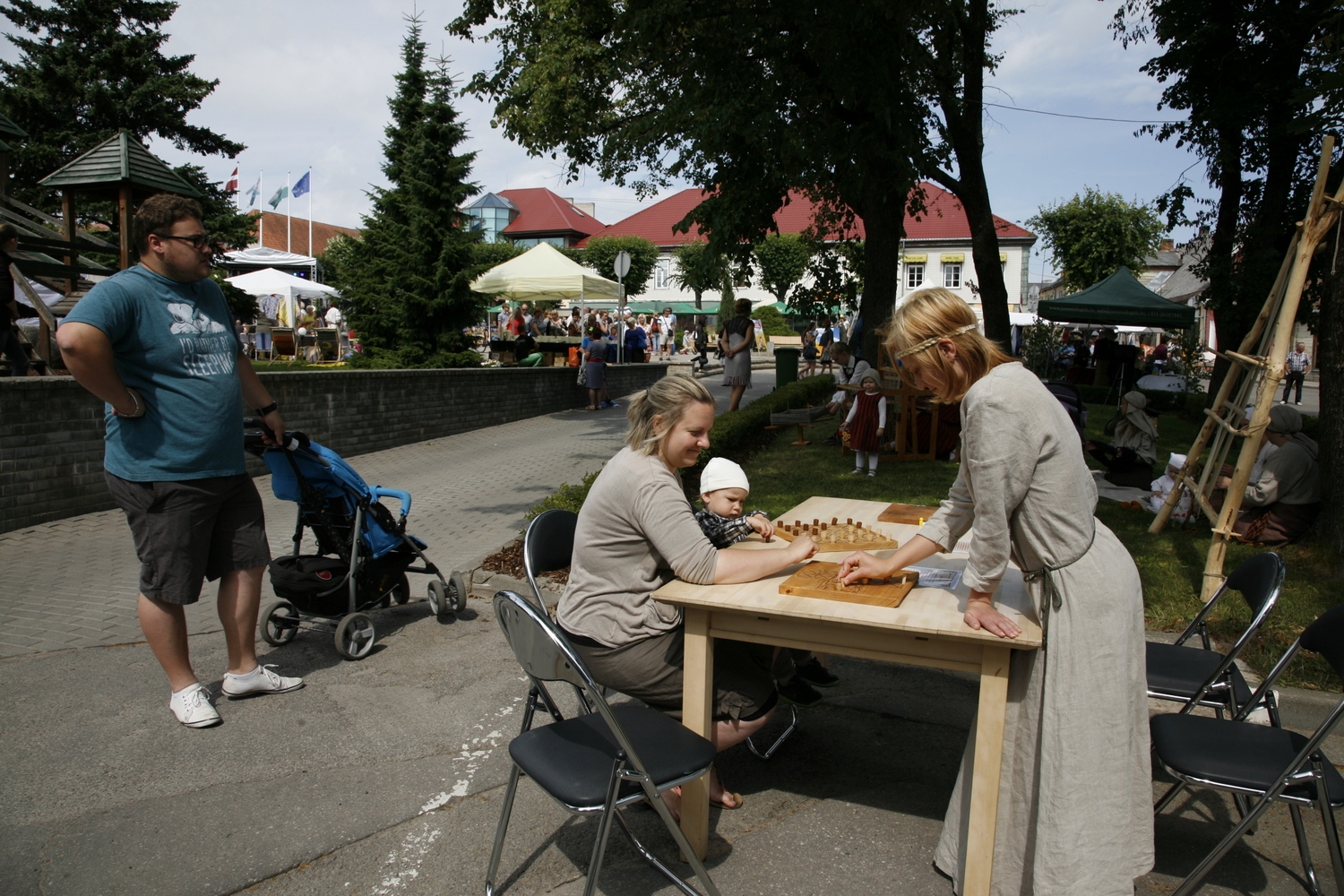 25.jūlijs - Pilsētas svētku pasākumi un rosība Brīvības laukumā, Harmonijas ielā un citur pilsētā (no plkst.12.00 līdz 19.00)