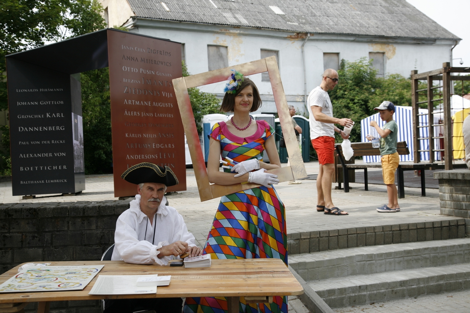 25.jūlijs - Pilsētas svētku pasākumi un rosība Brīvības laukumā, Harmonijas ielā un citur pilsētā (no plkst.12.00 līdz 19.00)