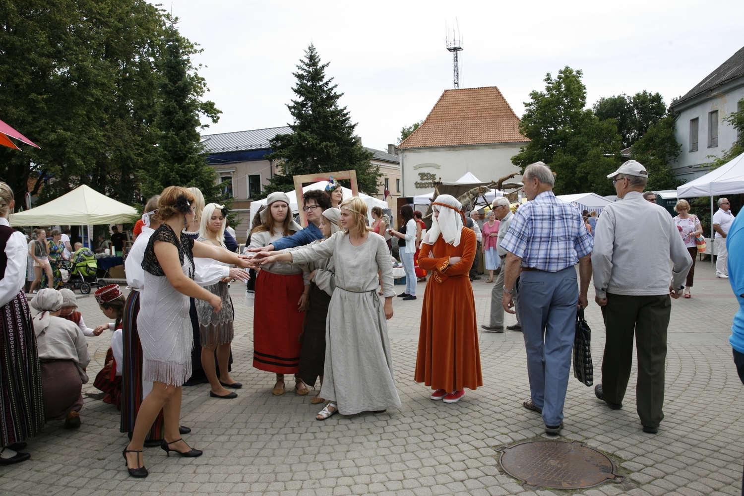 25.jūlijs - Pilsētas svētku pasākumi un rosība Brīvības laukumā, Harmonijas ielā un citur pilsētā (no plkst.12.00 līdz 19.00)