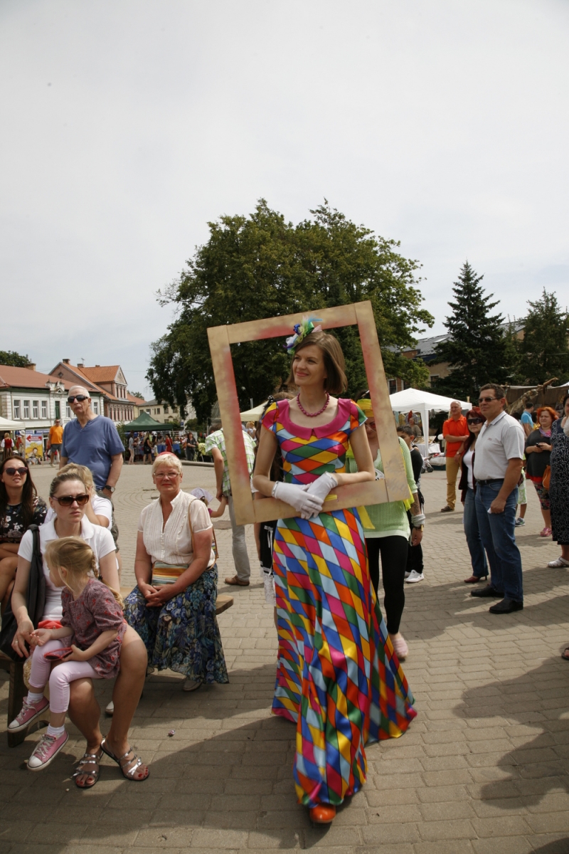 25.jūlijs - Pilsētas svētku pasākumi un rosība Brīvības laukumā, Harmonijas ielā un citur pilsētā (no plkst.12.00 līdz 19.00)