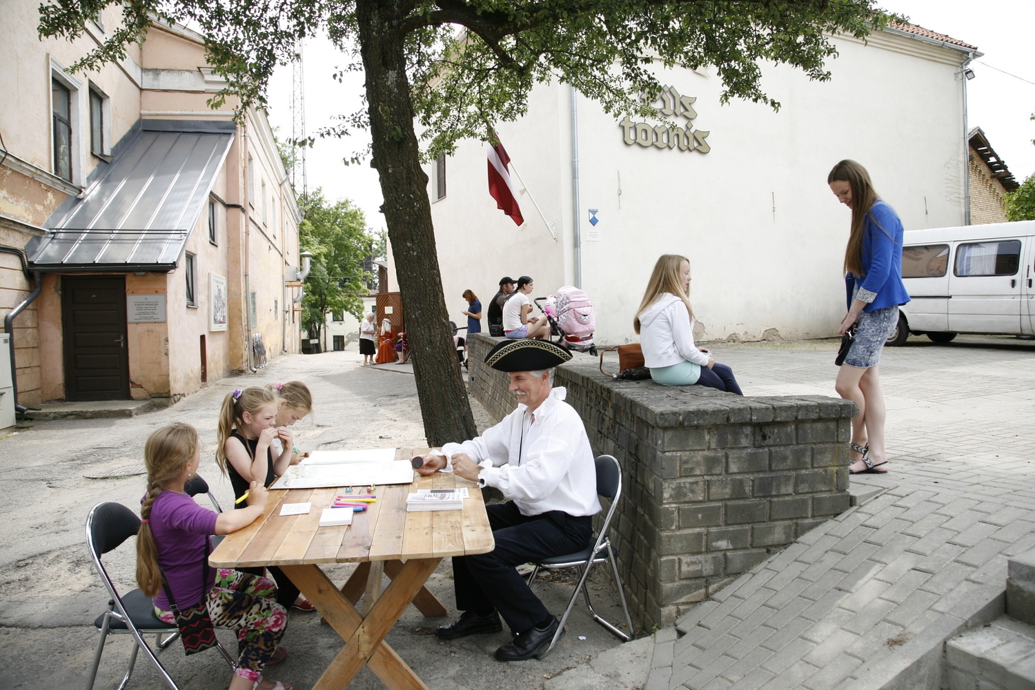 25.jūlijs - Pilsētas svētku pasākumi un rosība Brīvības laukumā, Harmonijas ielā un citur pilsētā (no plkst.12.00 līdz 19.00)