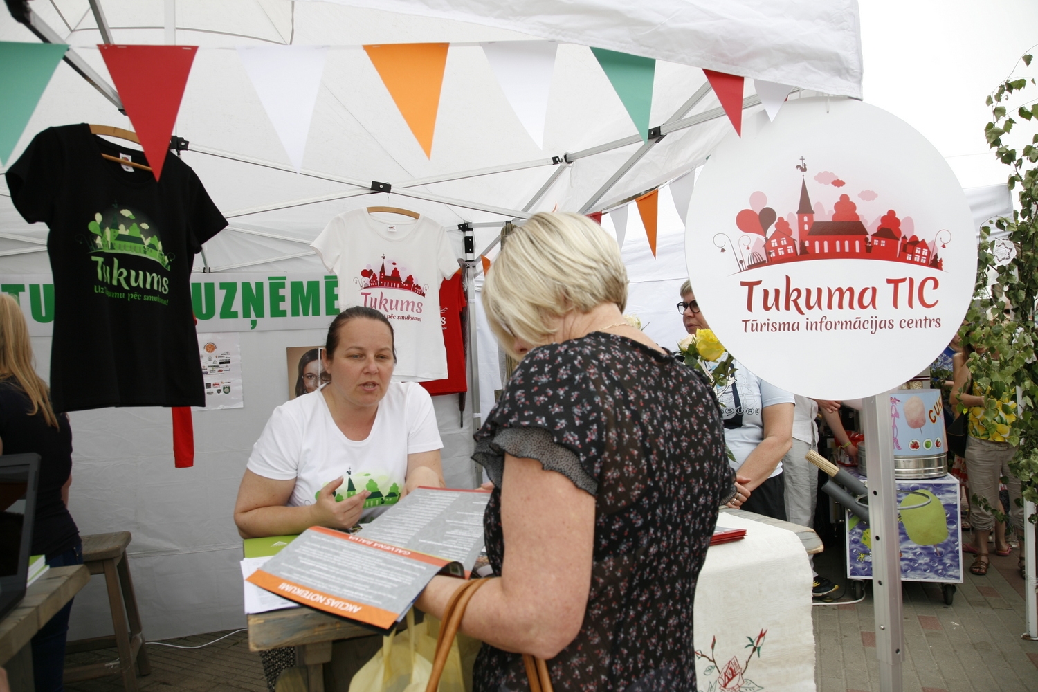 25.jūlijs - Pilsētas svētku pasākumi un rosība Brīvības laukumā, Harmonijas ielā un citur pilsētā (no plkst.12.00 līdz 19.00)