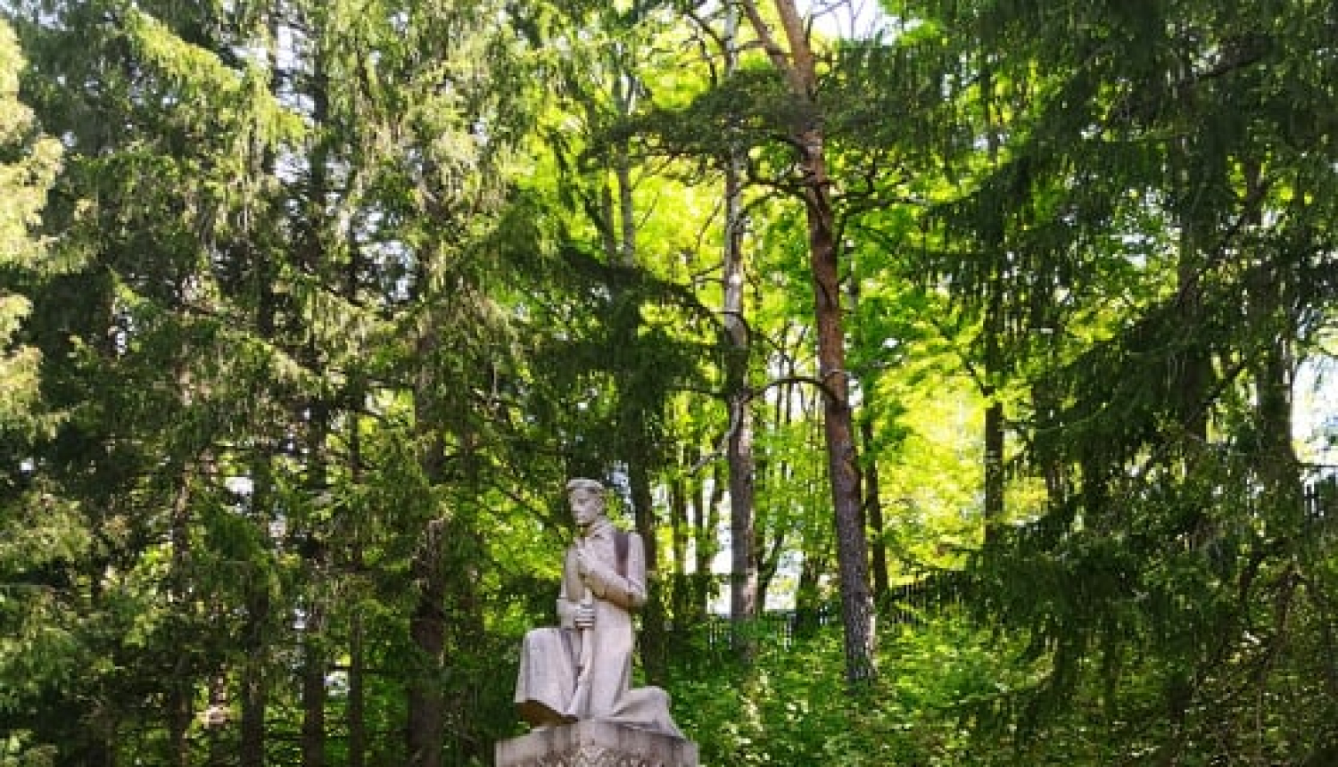 Labiekārtošanas darbi Brāļu kapu piemiņas vietā Tukumā