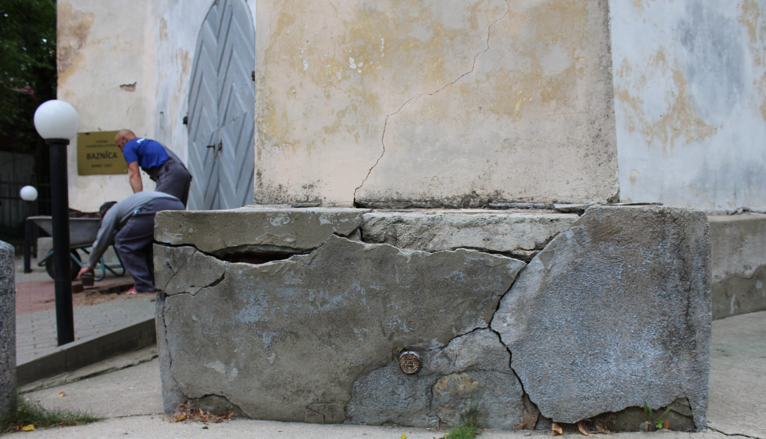 Uzsākta Tukuma baznīcas pamatu atjaunošana