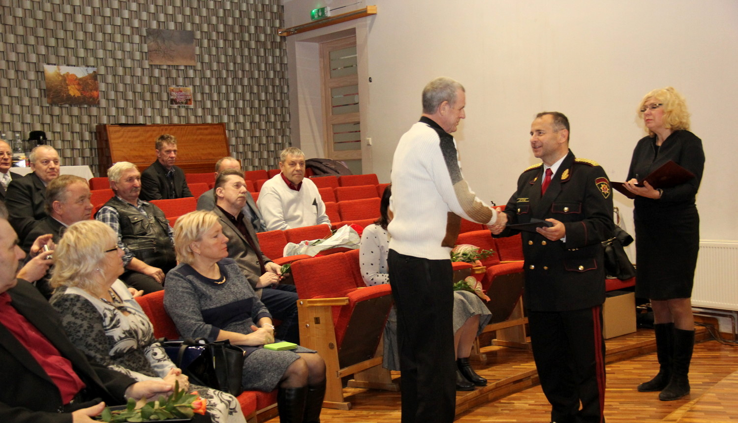 Tukumā černobiliešiem pasniegtas Piemiņas zīmes