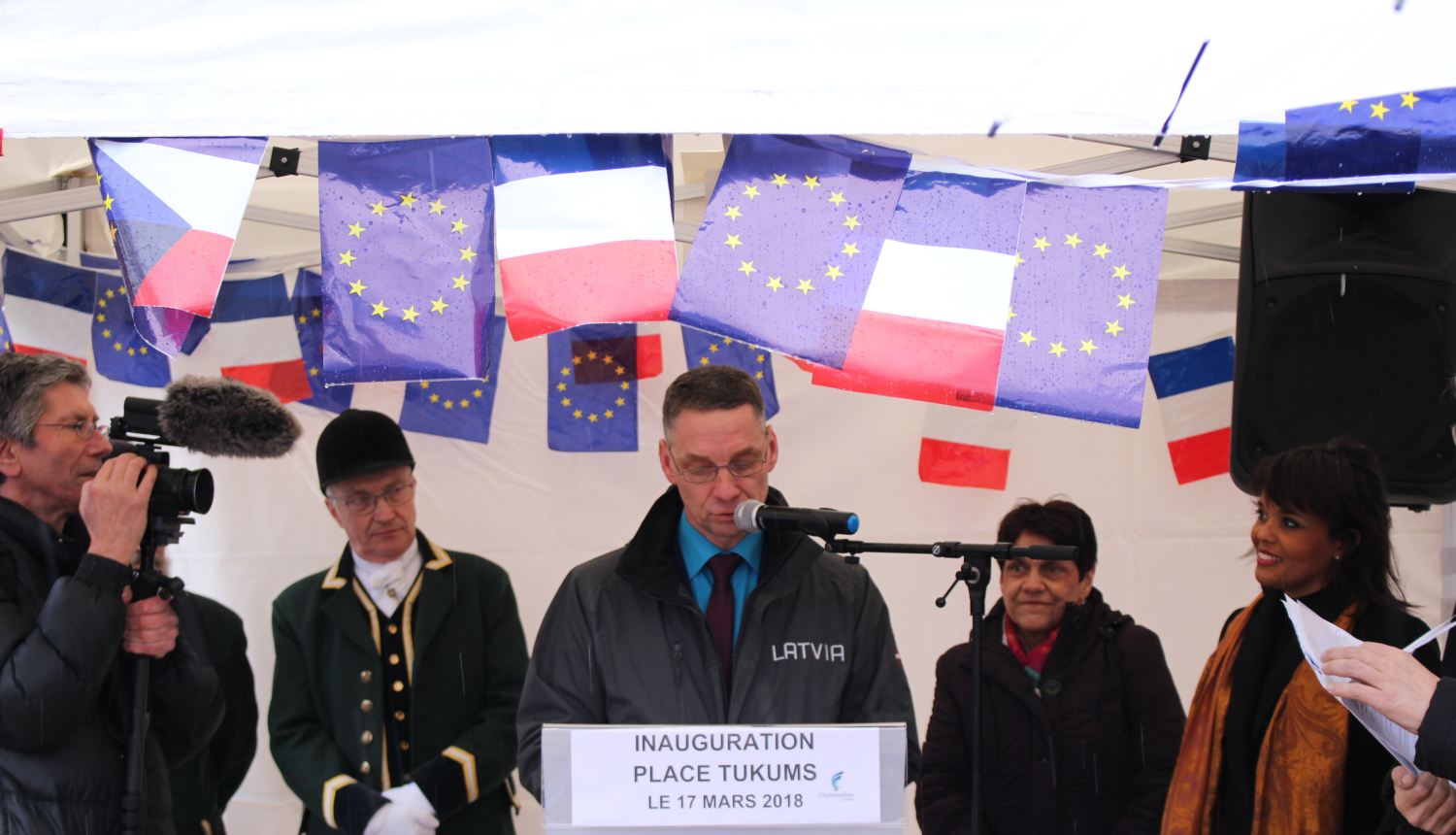 Parīzes piepilsētā Šenevjērā-pie-Marnas atklāts Tukuma laukums